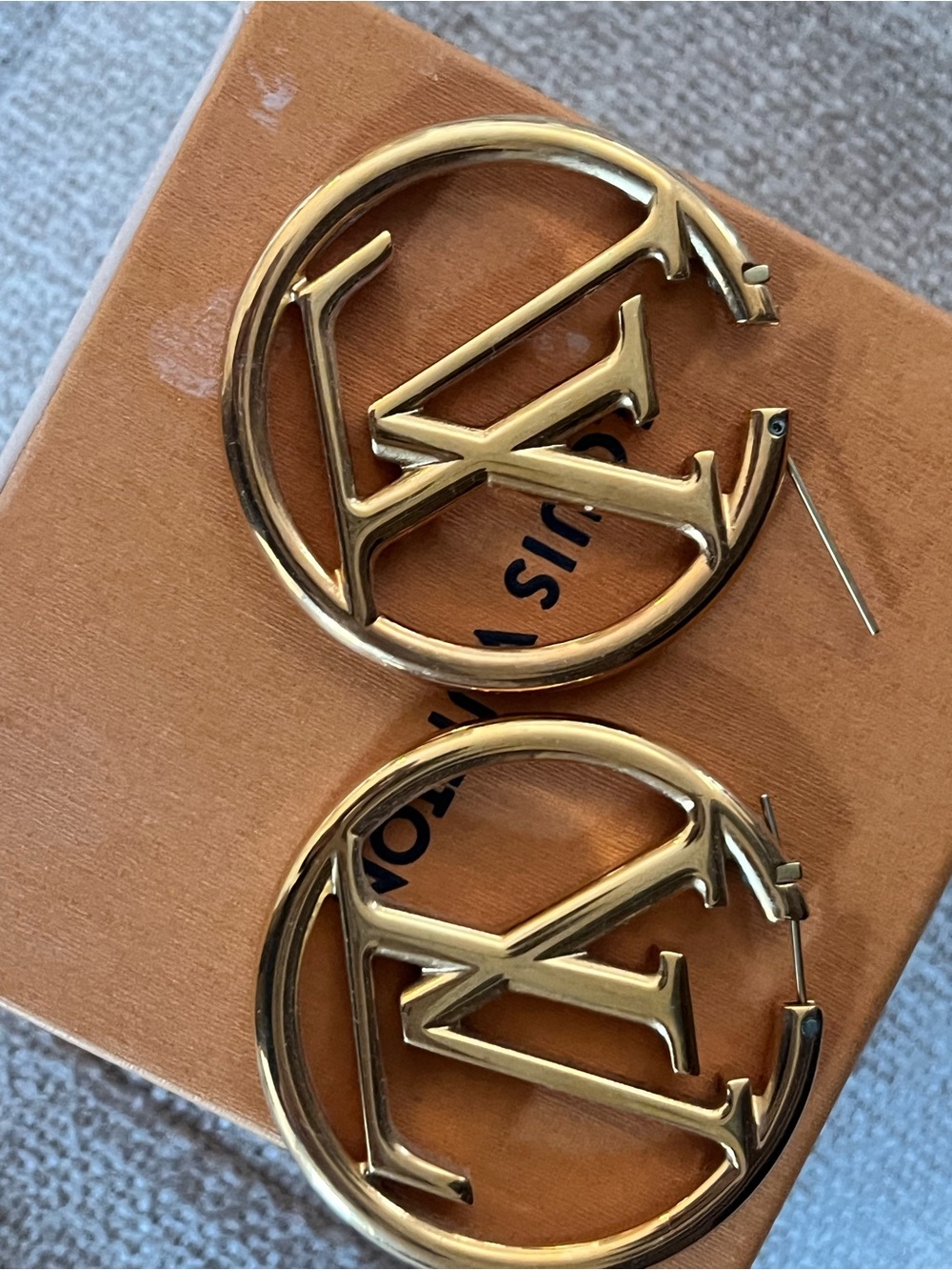 Louis Vuitton Gold LV Hoop Earrings - Louise Hoop GM Earrings - Picture 3 of 8